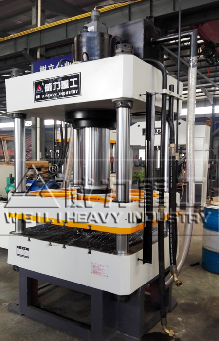 200噸快速三梁四柱液壓機(jī)車(chē)間現(xiàn)貨供應(yīng)臺(tái)面1000x1000