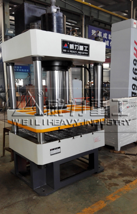 200噸快速三梁四柱液壓機(jī)車(chē)間現(xiàn)貨供應(yīng)