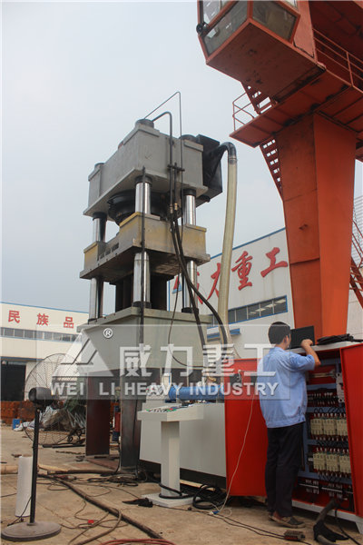 3000噸三梁四柱液壓機(jī)3