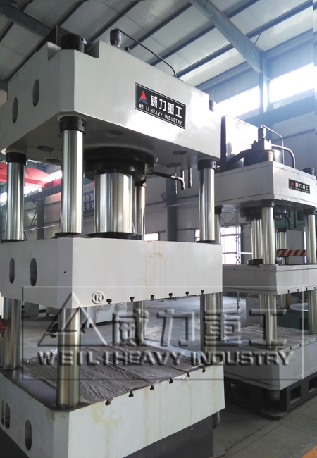 灰斗車成型三梁四柱液壓機(jī)