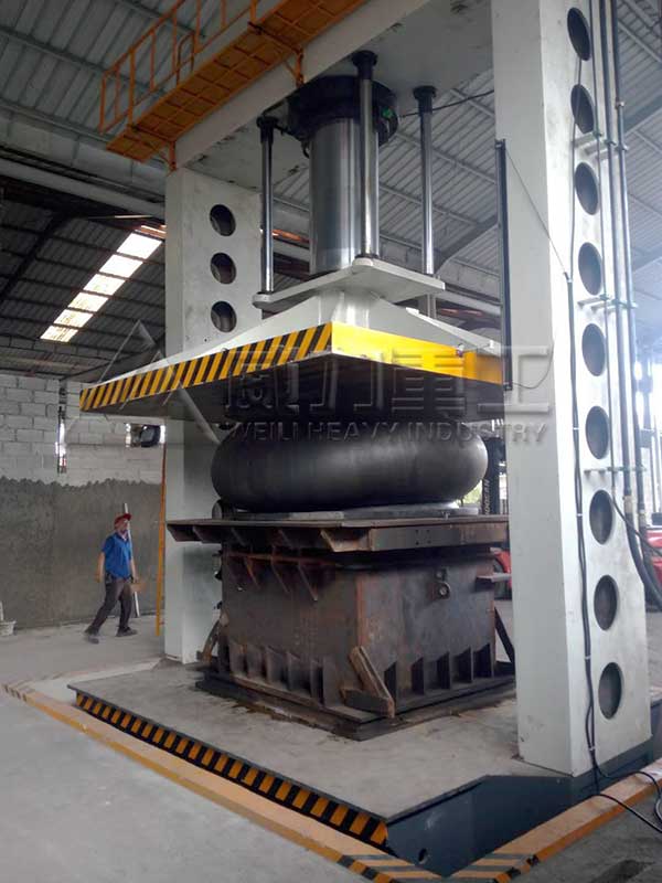 1000噸液壓機(jī)使用現(xiàn)場(chǎng)