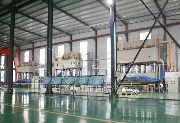 客戶采購2000噸電纜槽成型液壓機(jī)現(xiàn)場(chǎng)