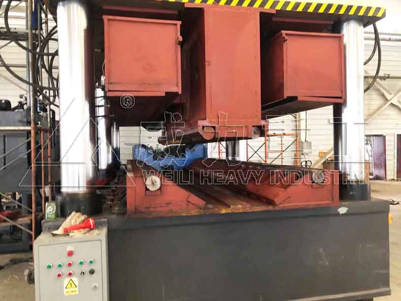 沖壓加工生產現(xiàn)場圖