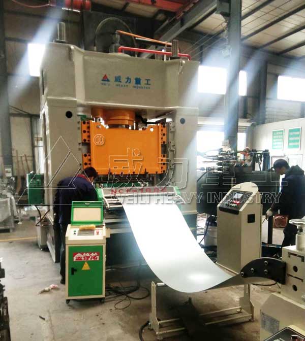 400噸框架式薄板沖壓液壓機(jī)配自動(dòng)化生產(chǎn)線