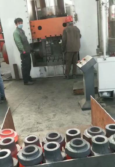 2000噸熱鍛成型液壓機(jī)