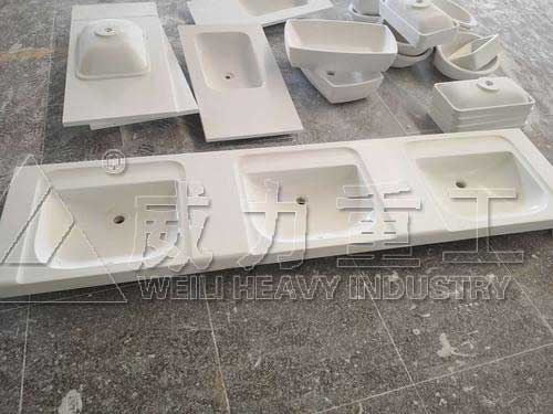玻璃鋼洗手臺盆由液壓機(jī)一次模壓成型