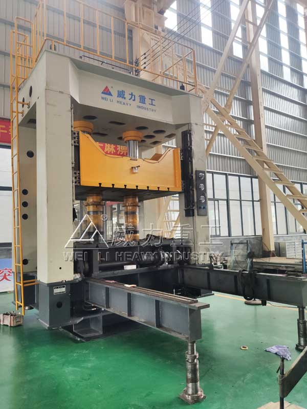 315噸汽車覆蓋件成型液壓機(jī)