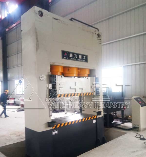 1000噸龍門框架式液壓機(jī)