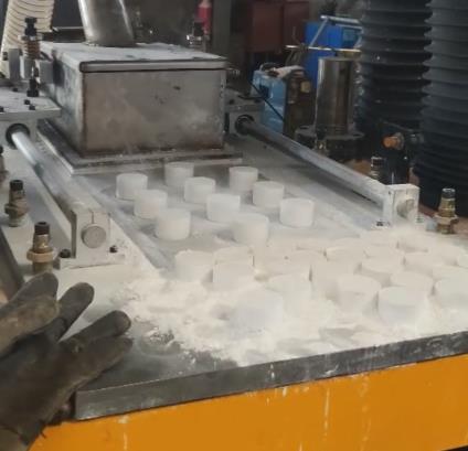 500噸伺服粉末成型液壓機(jī)壓制產(chǎn)品