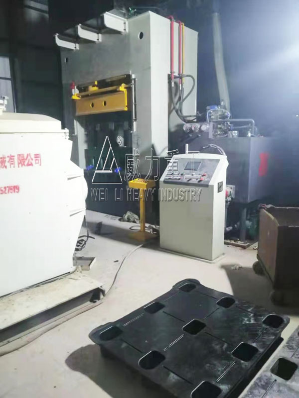 框架式塑料托盤(pán)模壓液壓機(jī)