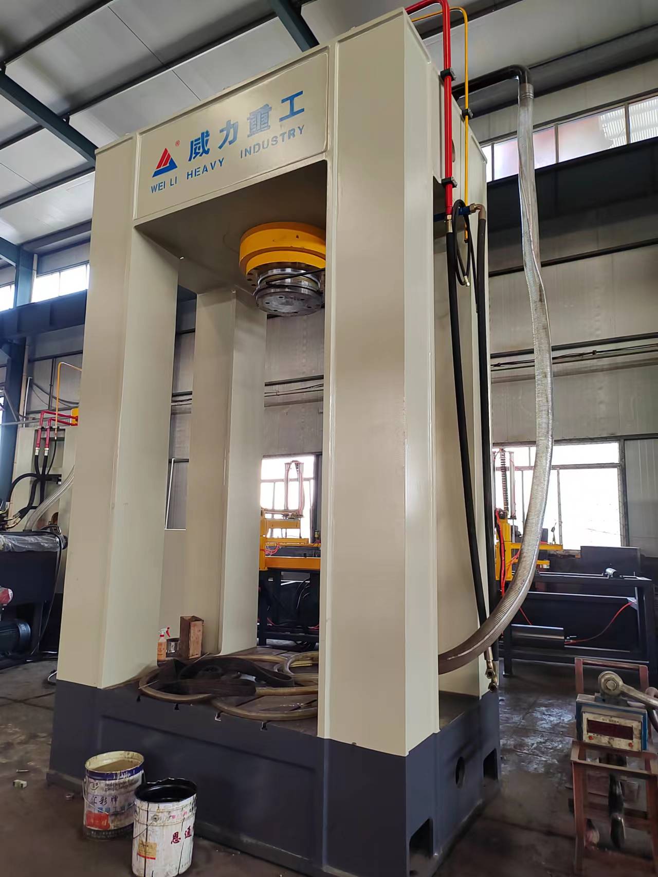 500噸龍門(mén)框架式液壓機(jī)