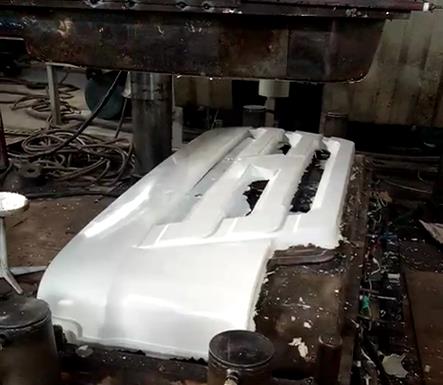 模壓成型SMC汽車保險(xiǎn)杠